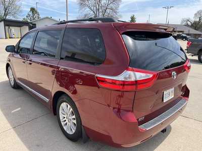 2015 Toyota Sienna, $21500. Photo 6