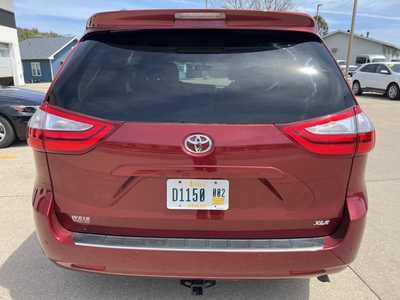 2015 Toyota Sienna, $21500. Photo 7