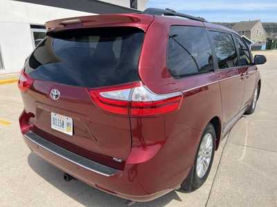 2015 Toyota Sienna, $21500. Photo 8