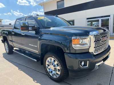 2018 GMC 2500 Crew Cab, $39950. Photo 2