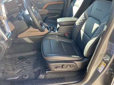 2024 GMC Canyon Crew Cab, $45600. Photo 11