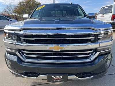 2017 Chevrolet 1500 Crew Cab, $28500. Photo 3
