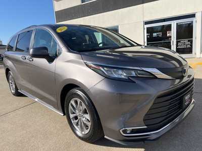 2023 Toyota Sienna, $. Photo 2