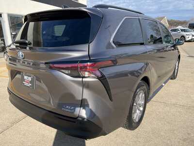 2023 Toyota Sienna, $40000. Photo 8
