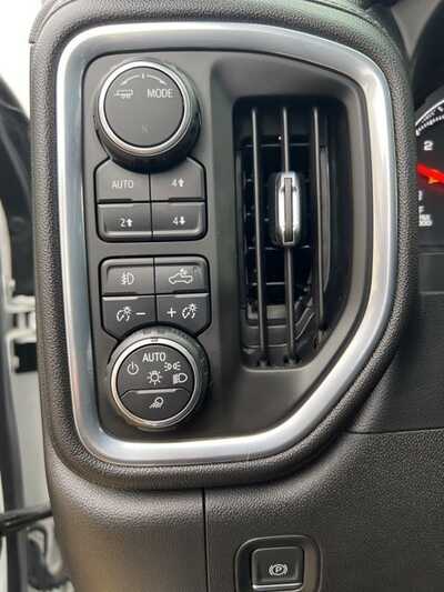 2021 Chevrolet 1500 Crew Cab, $35200. Photo 12