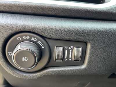 2025 Chrysler Pacifica, $31600. Photo 12