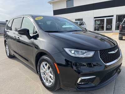 2025 Chrysler Pacifica, $31600. Photo 2