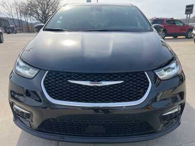 2025 Chrysler Pacifica, $31600. Photo 3