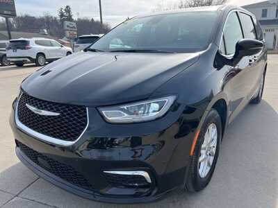 2025 Chrysler Pacifica, $31600. Photo 4