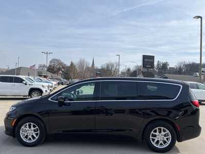 2025 Chrysler Pacifica, $31600. Photo 5