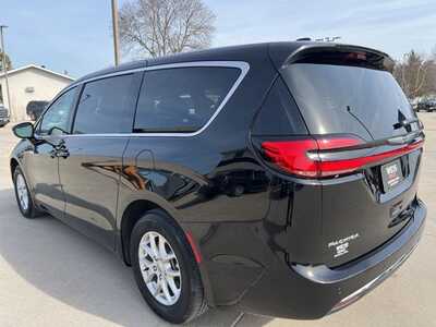 2025 Chrysler Pacifica, $31600. Photo 6