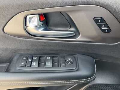 2025 Chrysler Pacifica, $31600. Photo 9