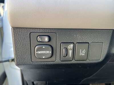 2018 Toyota RAV4, $25500. Photo 12