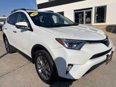 2018 Toyota RAV4, $25500. Photo 2