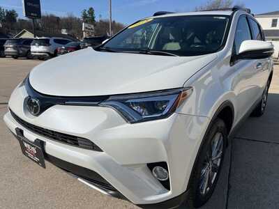 2018 Toyota RAV4, $25500. Photo 4
