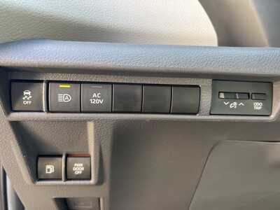 2023 Toyota Sienna, $49000. Photo 12