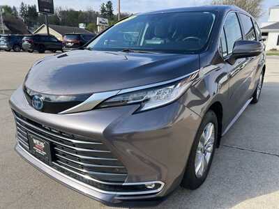 2023 Toyota Sienna, $49000. Photo 4