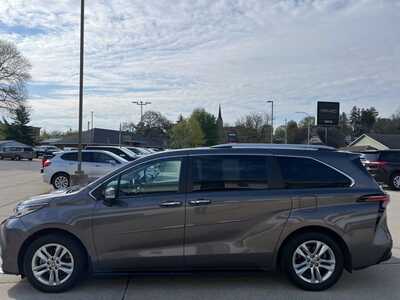 2023 Toyota Sienna, $49000. Photo 5