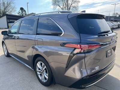 2023 Toyota Sienna, $49000. Photo 6