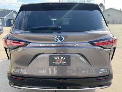 2023 Toyota Sienna, $49000. Photo 7