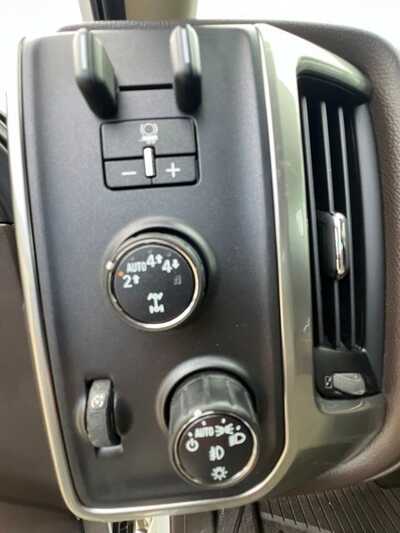 2018 Chevrolet 1500 Crew Cab, $32500. Photo 12