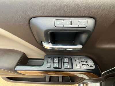 2018 Chevrolet 1500 Crew Cab, $32500. Photo 9