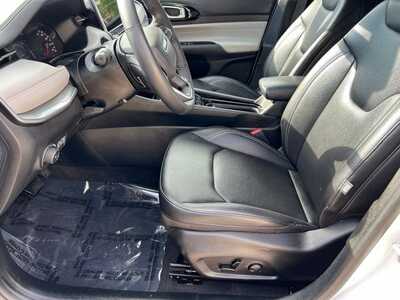 2025 Jeep Compass, $24000. Photo 11