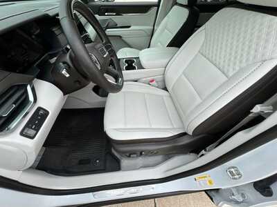 2024 GMC Acadia, $47000. Photo 11