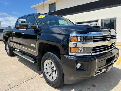2017 Chevrolet 3500 Crew Cab, $48900. Photo 2