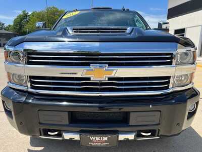 2017 Chevrolet 3500 Crew Cab, $48900. Photo 3