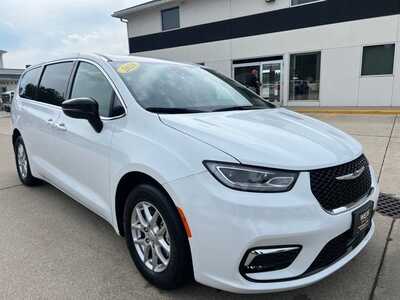 2026 Chrysler Pacifica, $31900. Photo 2