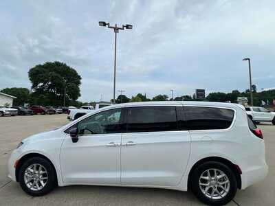 2026 Chrysler Pacifica, $31900. Photo 5