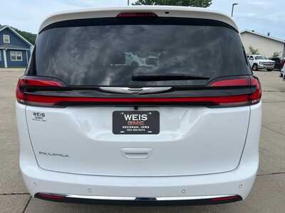 2026 Chrysler Pacifica, $31900. Photo 7