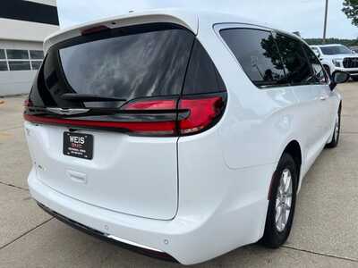 2026 Chrysler Pacifica, $31900. Photo 8