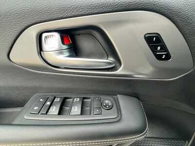 2026 Chrysler Pacifica, $31900. Photo 9
