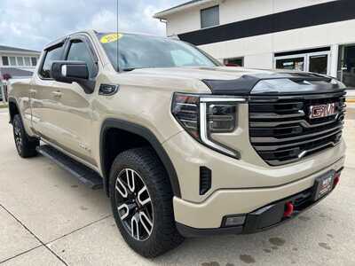 2022 GMC 1500 Crew Cab, $42900. Photo 2