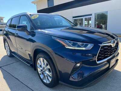 2020 Toyota Highlander, $30250. Photo 2