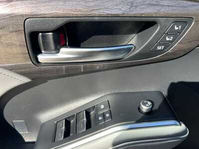 2020 Toyota Highlander, $30250. Photo 9