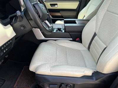 2023 Toyota Tundra Crew Cab, $49900. Photo 11