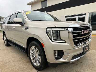 2021 GMC Yukon XL, $38600. Photo 2
