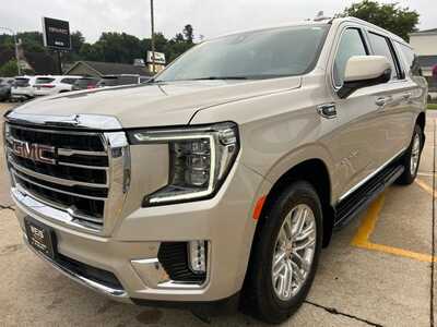 2021 GMC Yukon XL, $38600. Photo 4