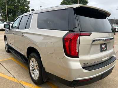 2021 GMC Yukon XL, $38600. Photo 6