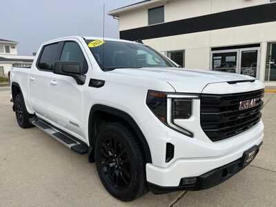 2024 GMC 1500 Crew Cab, $42500. Photo 2