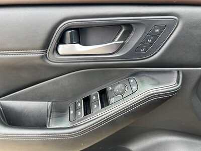 2023 Nissan Rogue, $23900. Photo 9