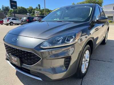 2020 Ford Escape, $12200. Photo 4