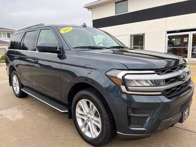 2022 Ford Expedition, $33700. Photo 2