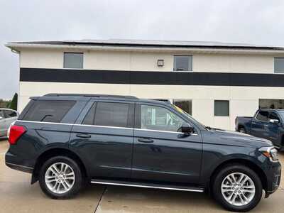 2022 Ford Expedition, $33700. Photo 1
