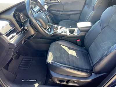 2024 Mitsubishi Outlander, $22300. Photo 11