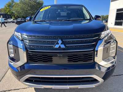 2024 Mitsubishi Outlander, $22300. Photo 3