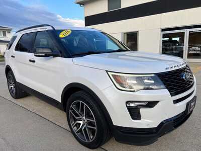 2018 Ford Explorer, $20400. Photo 2